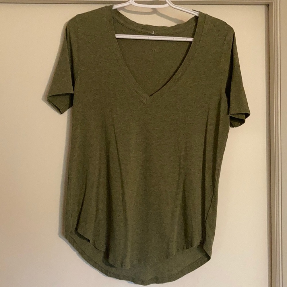 Lululemon heather green relaxed fit tee shirt